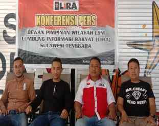 Foto bersama Pengurus DPW LSM LIRA Sultra 