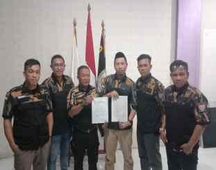 Enam ketua DPD Pekat IB foto bersama usai melaksanakan rapat internal 