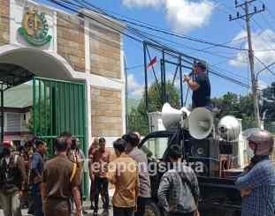 Massa aksi JPIP saat demo di Kejati Sultra / dok TS 
