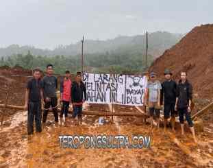 Ketgam : foto pemilik lahan yang menutup akses jalan PT Riota jaya lestari 