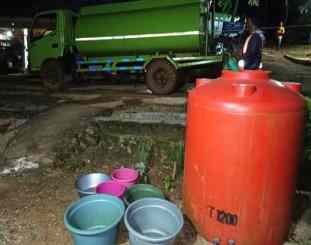 PT GKP menyalurkan air bersih ke warga 